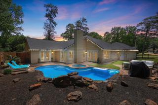 Woodbridge Bungalow - Private Villa Near IAH - Pool - 0