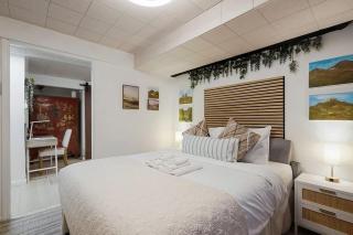 Beach Block 2-Bed with Coastal Palm Trees and Yard - Pacifica - 3