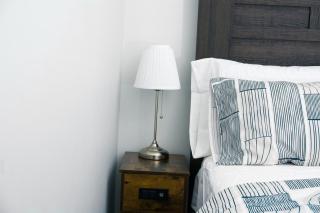 Comfy & Modern 2 Bedroom Guest Suite with King Bed - Edmonton - 2