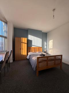 Double Bedroom - Leicester - 4