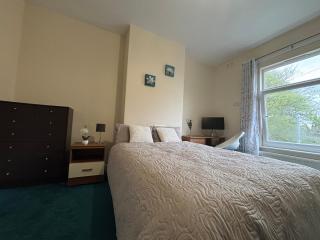 Bright and Cozy stay in Leeds - Amley - 8