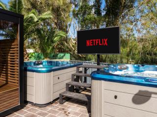 SKYES BEACH HOUSE spas sauna arcade machines - 3