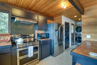 Waterfront Port Orchard Retreat with Furnished Deck! - Port Orchard - 1
