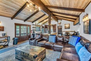 Fire & Ice Spacious Retreat with Hot tub and Fireplace - Truckee - 5