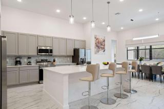 Grand 15-Bedroom Villa -Magical Themes Pool & Game Loft Lakeview - 1