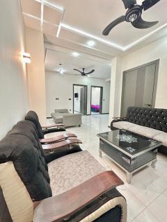 Spacious 4BR Home Family Retreat - 8