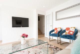 Nutgrove Gem - Breezy Beachfront Escape in Sandy Bay - Sandy Bay - 3