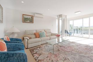 Nutgrove Gem - Breezy Beachfront Escape in Sandy Bay - Sandy Bay - 2