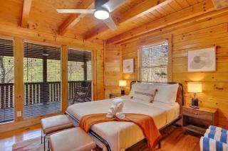 Bear Haven - Cozy Smoky Mtn Cabin with Hot Tub, Near Dollywood - Sevierville - 9