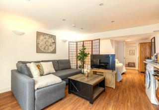 Albert Apt - 7