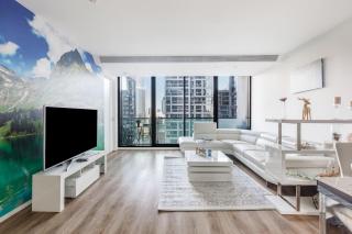 Starry Nights on Lonsdale - Steps to Melbourne Icons - 0