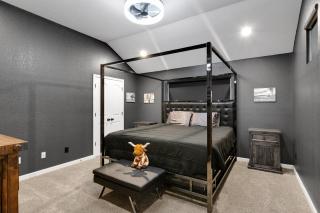 Private Pool and Hot Tub Wild Horse Home! - College Station - 2