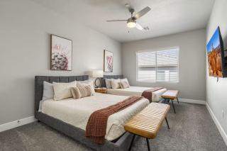Zion Retreat - Private Pool, Game Room, Sleeps 22 - Hurricane - 4