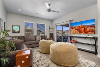 Zion Retreat - Private Pool, Game Room, Sleeps 22 - Hurricane - 1