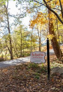Bourb Inn - - 9