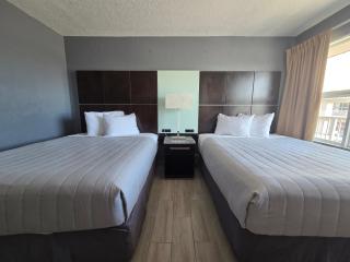 Beach House Inn - 9