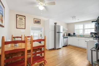 Artist Apartment - Idyllic villa steps from Town & the waterfront! - 5