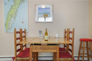 Artist Apartment - Idyllic villa steps from Town & the waterfront! - 4