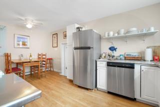 Artist Apartment - Idyllic villa steps from Town & the waterfront! - 3