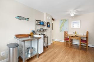 Artist Apartment - Idyllic villa steps from Town & the waterfront! - Wachapreague - 2