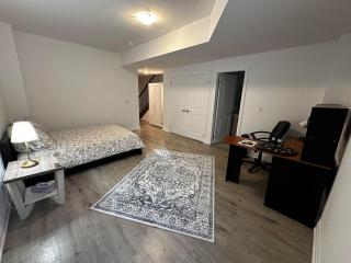 Brand New 2 Storey Unit With A Free Parking Space - Richmond Hill - 2