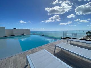 Ocean Front! Amazing Rooftop Pool, Walk to Fifth! - Playa del Carmen - 0
