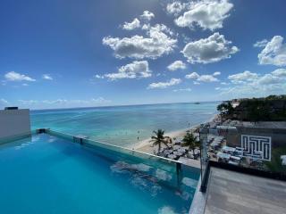 Ocean Front! Amazing Rooftop Pool, Walk to Fifth! - Playa del Carmen - 4
