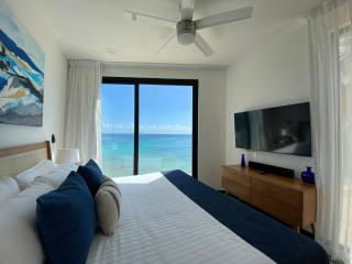 Ocean Front! Amazing Rooftop Pool, Walk to Fifth! - Playa del Carmen - 2