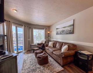 Beautiful Inn Building Updated Condo 211 - 0