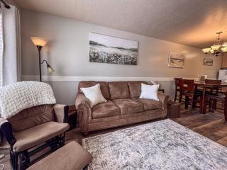 Beautiful Inn Building Updated Condo 211 - 8