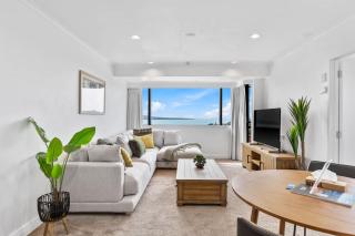 Modern 1BR w Pool & Gym Steps to Takapuna Beach - Auckland - 4