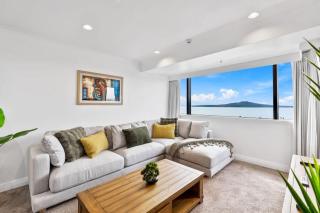 Modern 1BR w Pool & Gym Steps to Takapuna Beach - Auckland - 3