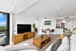 Modern 1BR w Pool & Gym Steps to Takapuna Beach - Auckland - 2