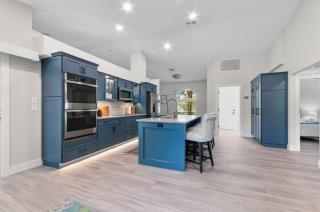 Modern Luxury Retreat in Naples - Naples - 2