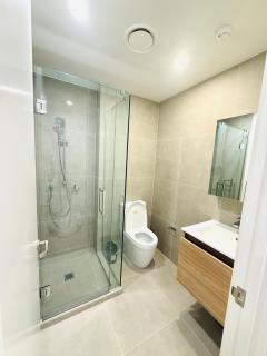 Modern City Living with the Harbour Views - 4