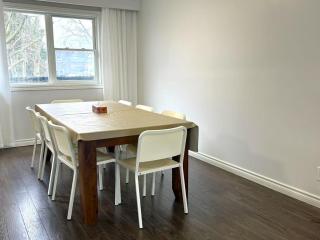 Finch Subway Room with Desk Light Queen Bed Near 401 - Toronto - 8