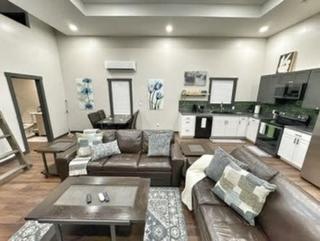 Rustic Bungalow Retreat overlooking Farm Pasture - - 9