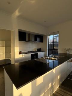 Cozy Getaway Near Amenities - 7