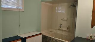 2 bdrm apartment 3 min walk to McMaster University - Hamilton - 1
