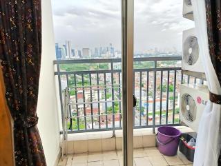 Strategic 2BR Thamrin Apt with Pool & Gym by 2ndHome - 4