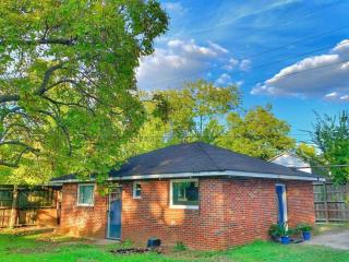 Decatur Bungalow Delight Modern Stay - 9