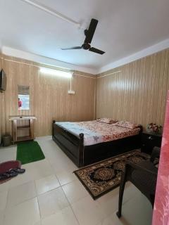 Sainik Homestay - - 6