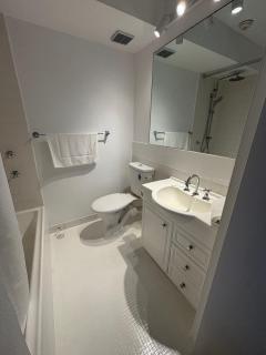 Beachside Unit in the Heart of Manly-Ocean Views - Sydney - 4