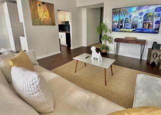 Beverly Luxe I 2Bed 2Bath I Pool I Jacuzzi I Gym I Parking - Los Angeles - 3