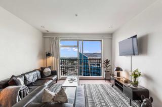 Luxury 2BR Apt in CBD Pool, Gym, Prime Spot - Auckland - 0