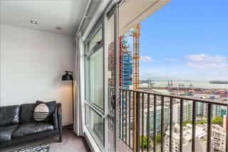 Luxury 2BR Apt in CBD Pool, Gym, Prime Spot - Auckland - 4