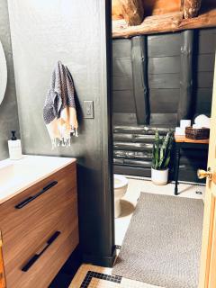 Cozy, Modern Cabin Retreat 8 min to Windham mtn - - 8