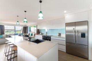 Beachview Bliss - Clarks Beach Holiday Home - Clarks Beach - 3