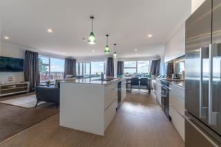 Beachview Bliss - Clarks Beach Holiday Home - 1