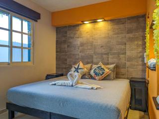 A2 Romantic Beachside Escape Capri Theme Memory Foam King Bed Kitchen AC - Playa del Carmen - 4